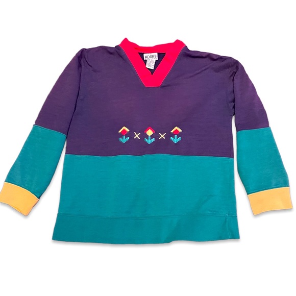 Vintage Embroidered Pixel Flowers Color Block Top - Picture 3 of 6